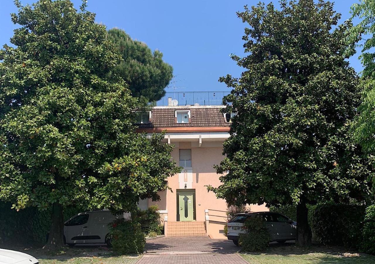 La Magnolia Apartaments IV Tulip Desenzano del Garda Exterior photo